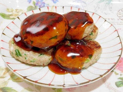 豚ひき肉・ニラ・ネギを使った餃子の具風　　つくね